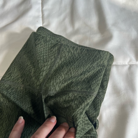 2 Piece - Green Snakeskin Print fitness Outfit - Picture 5 of 8